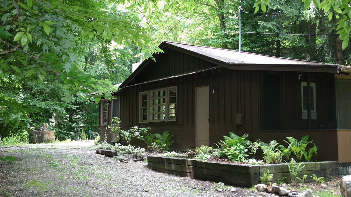 Rockwood Cabin | Quiet Getaway Cabin Near Ohiopyle and Seven Springs on a mountain stream.