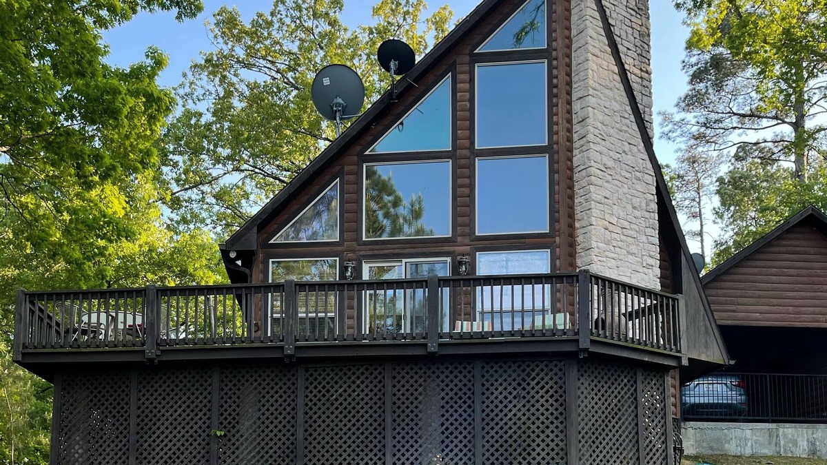 Whispering Hills House | Quiet getaway in the trees
