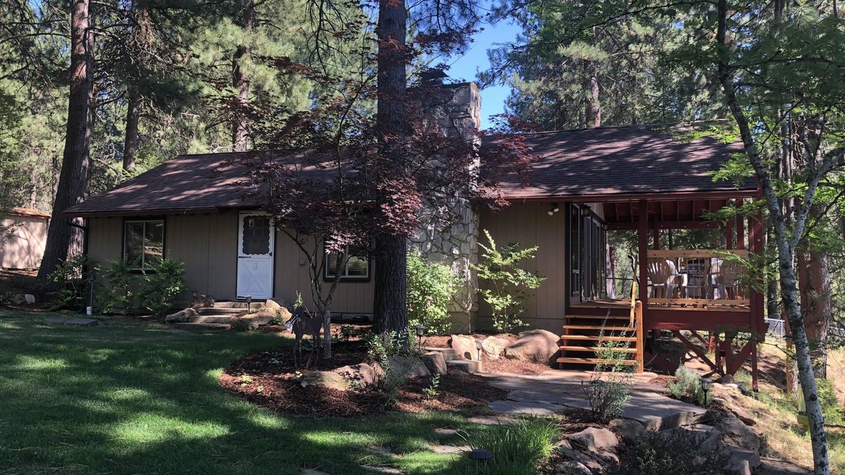 Hayden Lake House | Quiet getaway on beautiful Hayden Lake. Leave the hustle and bustle behind.