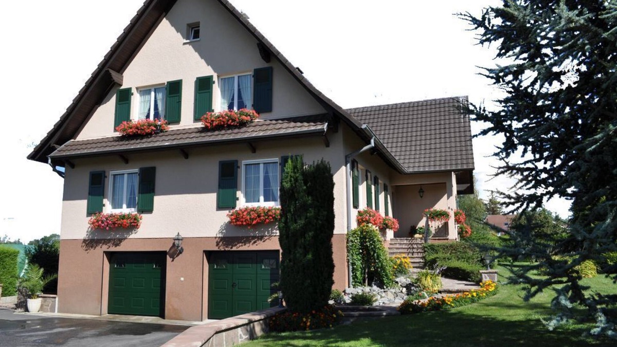 Wolfersdorf Apartment | Quiet gite in a cul-de-sac, pets welcome by prior arrangement.