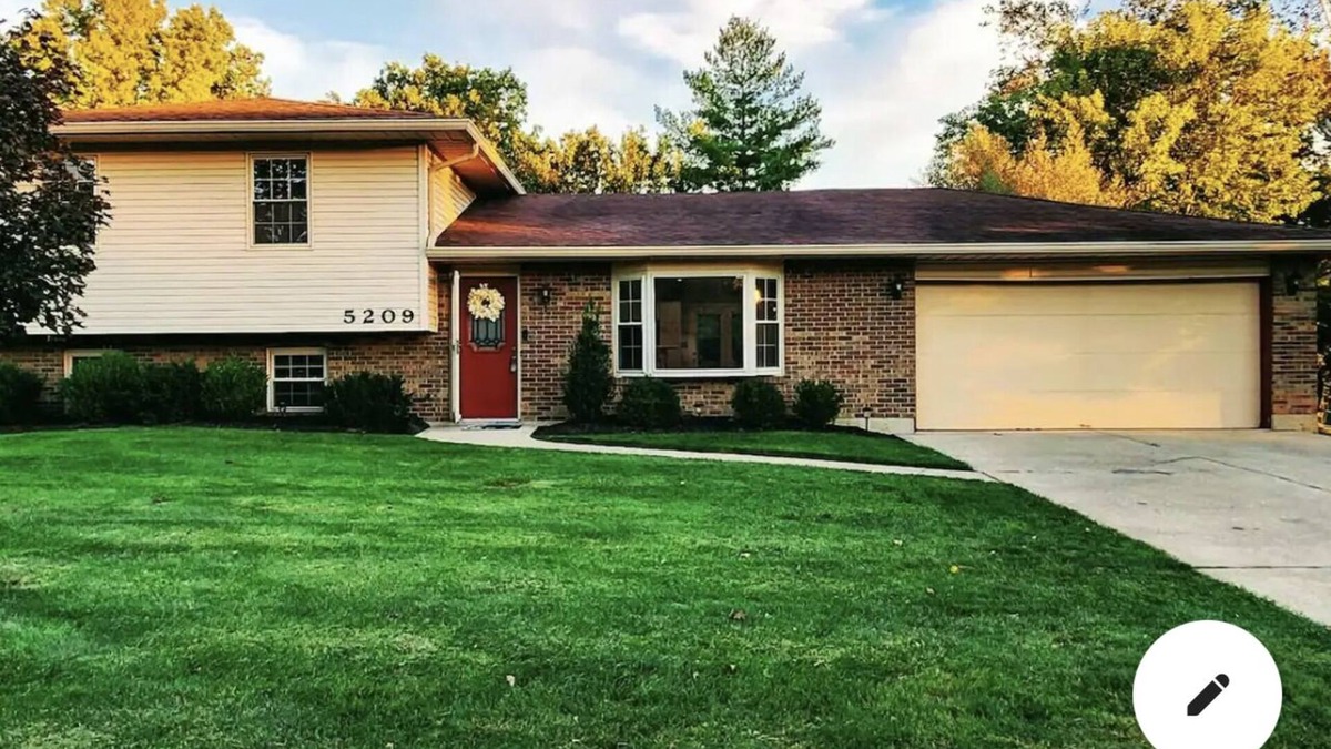 Beckett Ridge House | Quiet, great area perfect for business or family