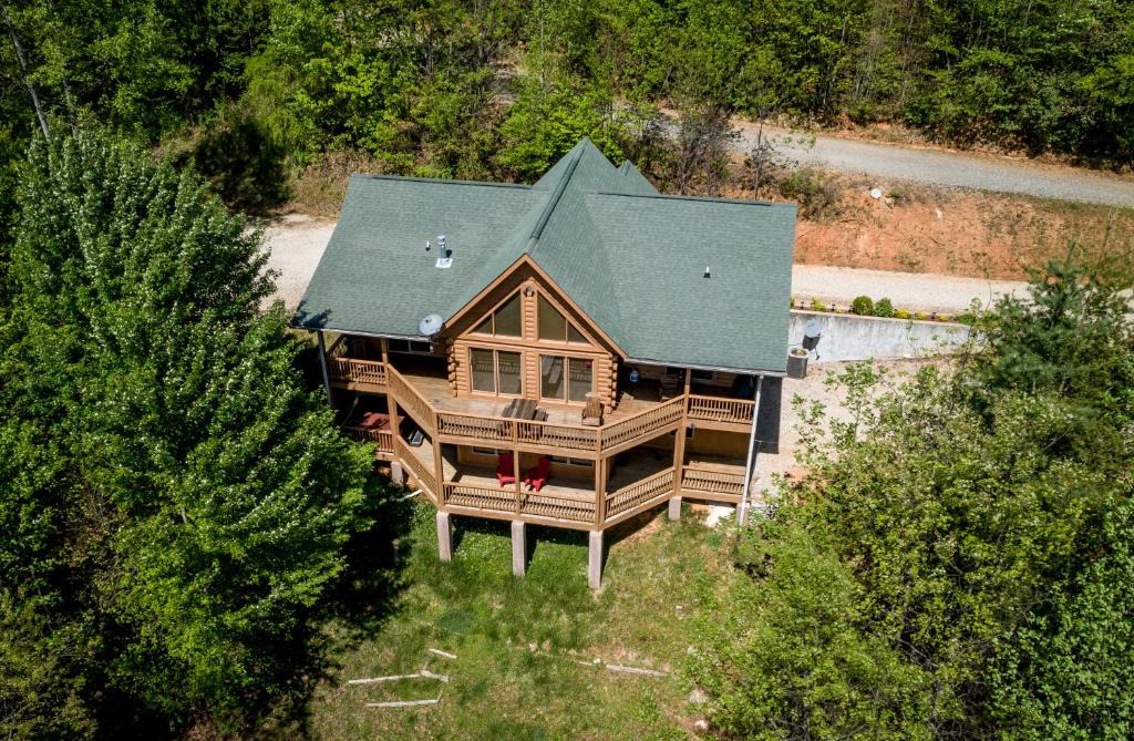 Topton Villa | Quiet Haven Mountain Top Cabin - 3 Bedroom Cabin with Breathtaking Views