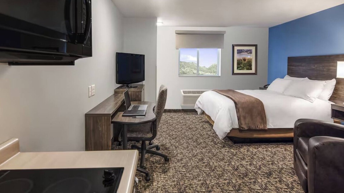 Mitchell Hotel | Quiet Haven with Modern Design Near Lake Mitchell and Dakota Discovery Museum