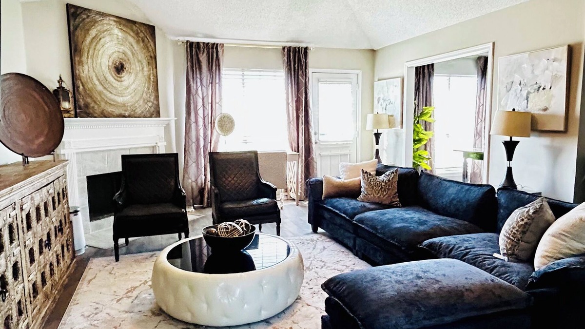 Memphis House | Quiet Hideaway with Spa Bath and stylish decor.