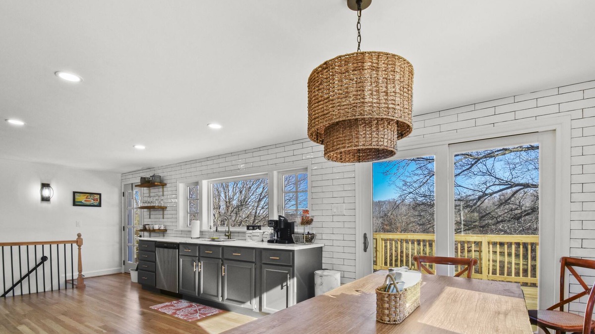 Blue Ridge House | Quiet Highland Home set on gorgeous rolling hills and farm in Western Loudoun