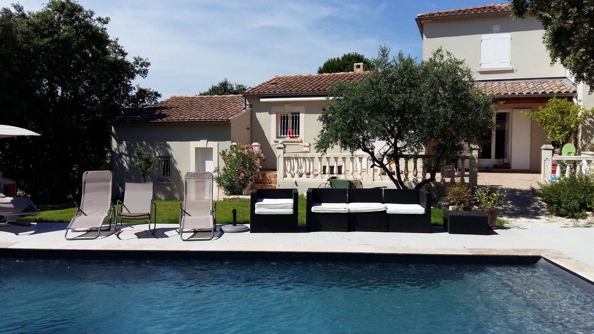 Chateaurenard House | Quiet hillside villa with spa and pool in Provence