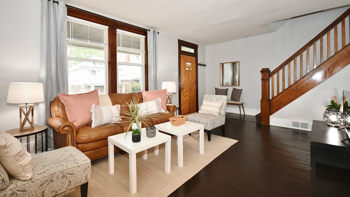 South Hills House | Quiet Hilltop Bungalow