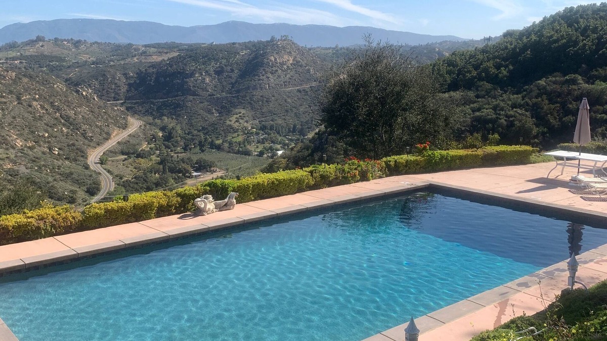 Valley Center House | Quiet hilltop guest house with great views