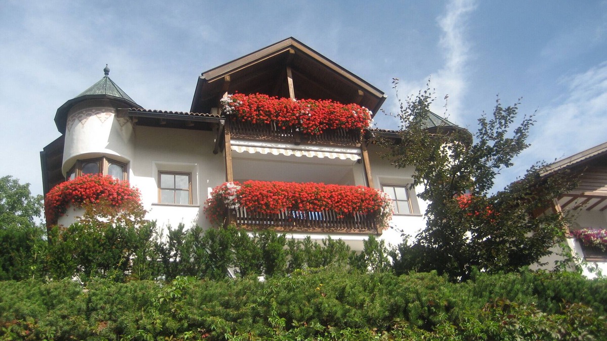 Ortisei Apartment | Quiet holiday home on the sunny side of St. Ulrich