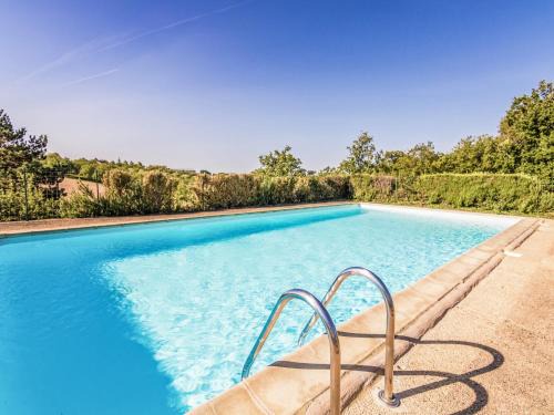 Salignac-Eyvignes House | Quiet holiday home with shared pool