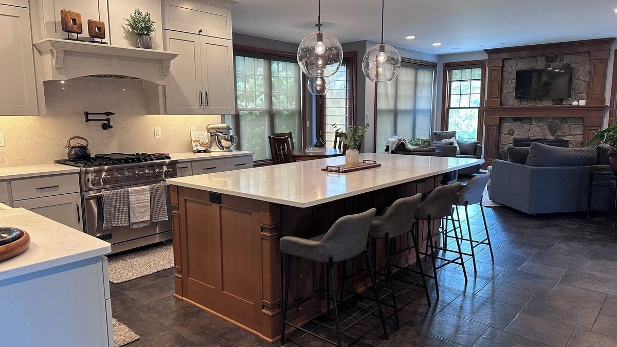 Oshkosh House | Quiet Home away from Home