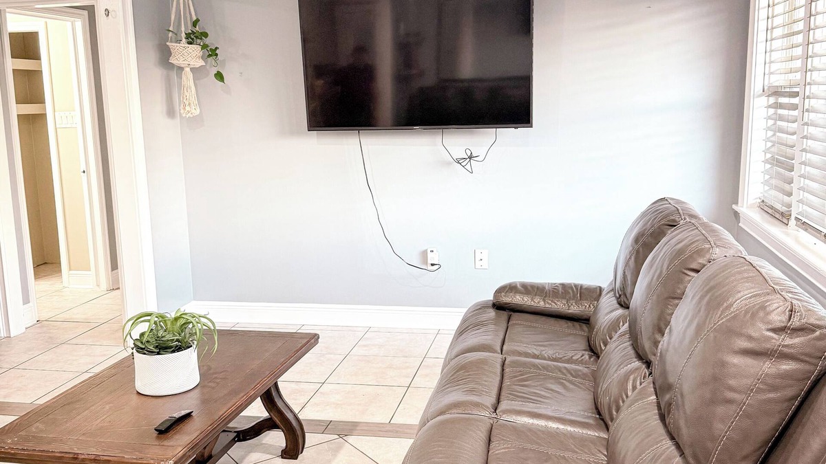 Kenner - Louis Armstrong International Airport House | Quiet home in Kenner with AC, WiFi. Mins from everything/Airport, NOLA
