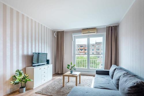 13th District Apartment | Quiet home near the center