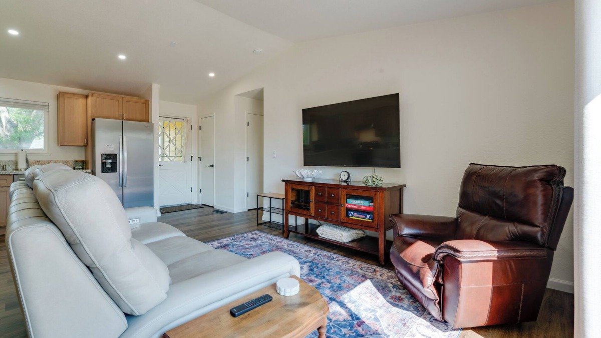 Sparks House | Quiet Home w/Yard: 2 Mi to Mall & Sparks Marina!