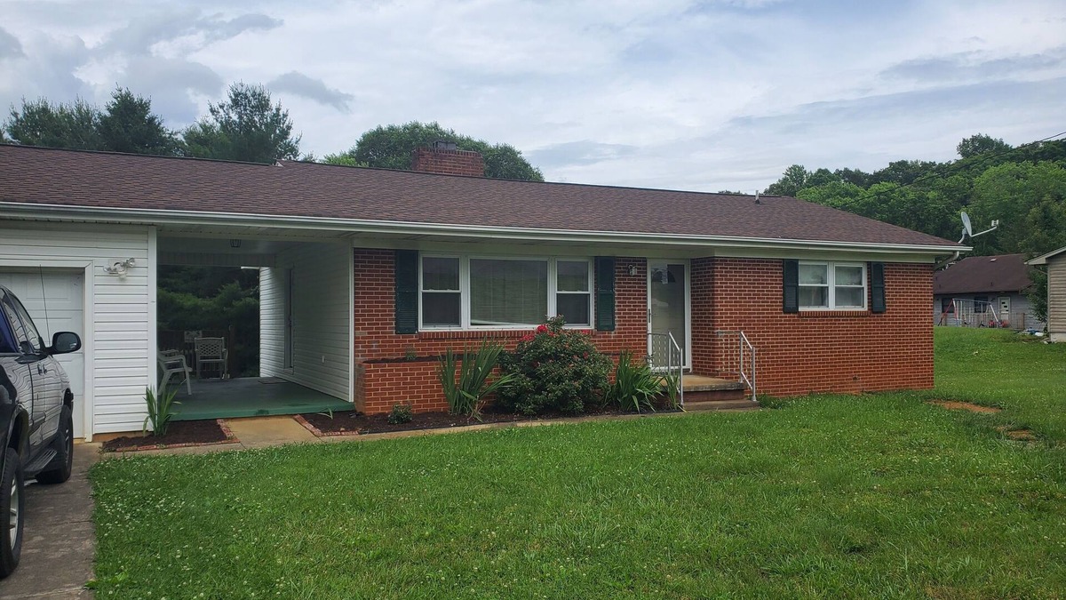 Oak Grove House | Quiet home with large yard