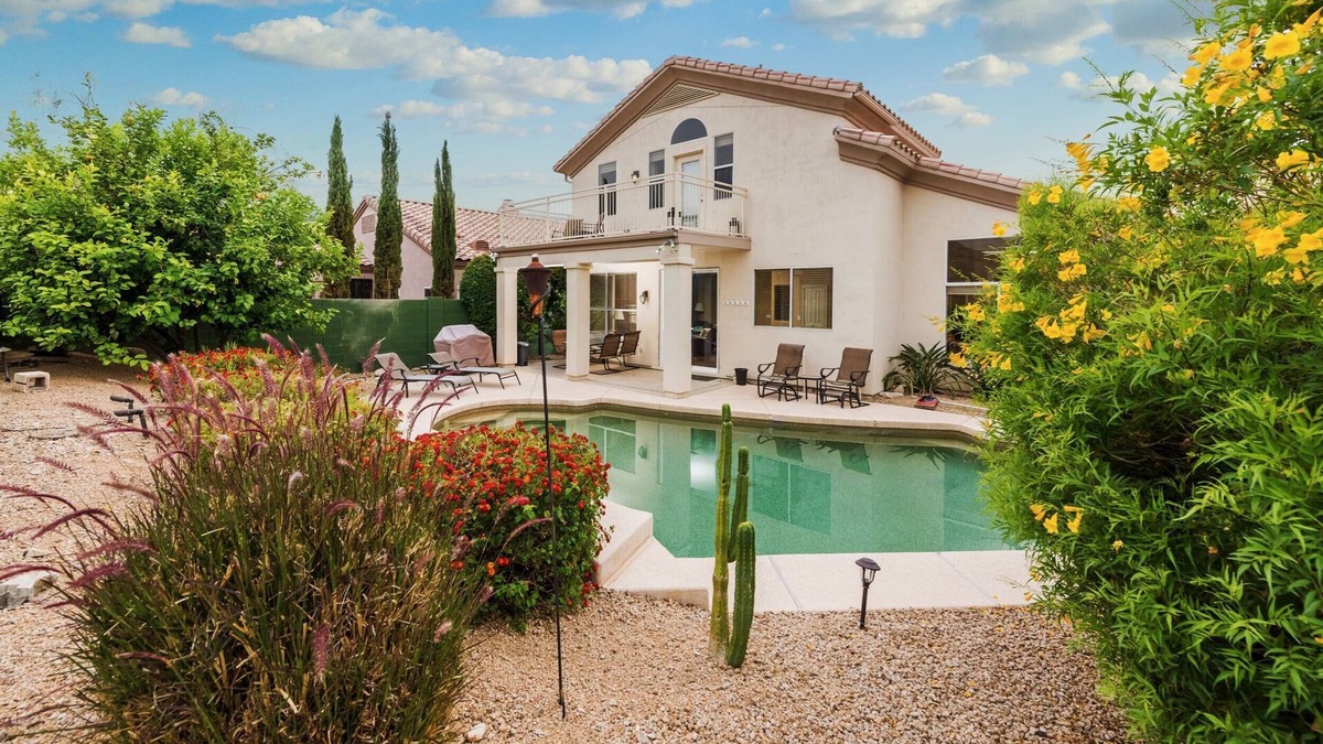 Aztec Corridor Villa | Quiet Home with Mountain View & Pool 4BD/3BTH in family neighborhood - Sleeps 12