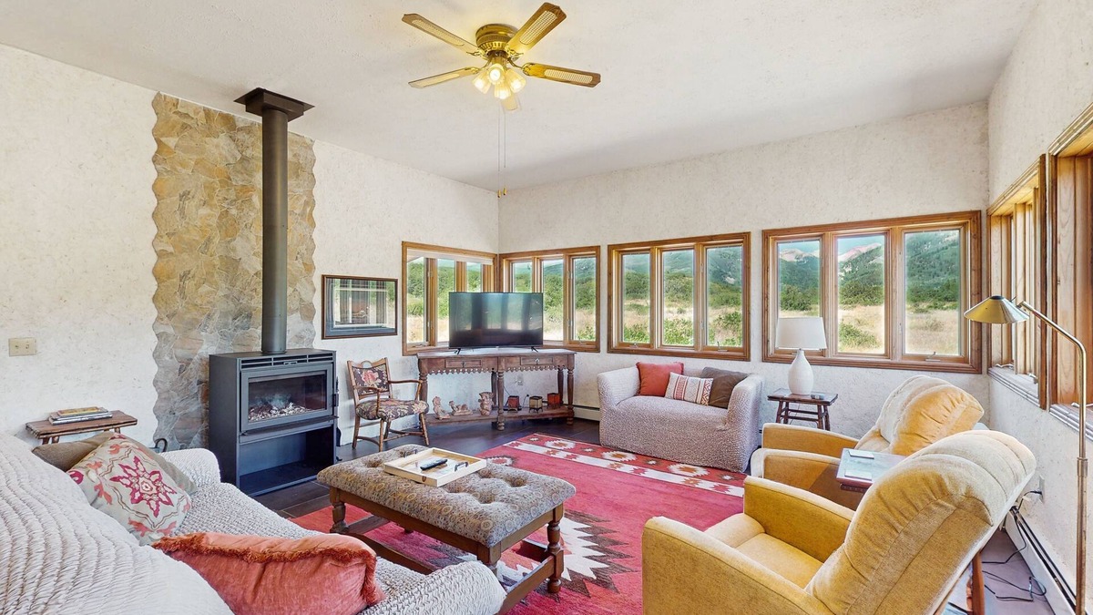 Durango House | Quiet home with stunning mountain views, pool table, WiFi, W/D & great location