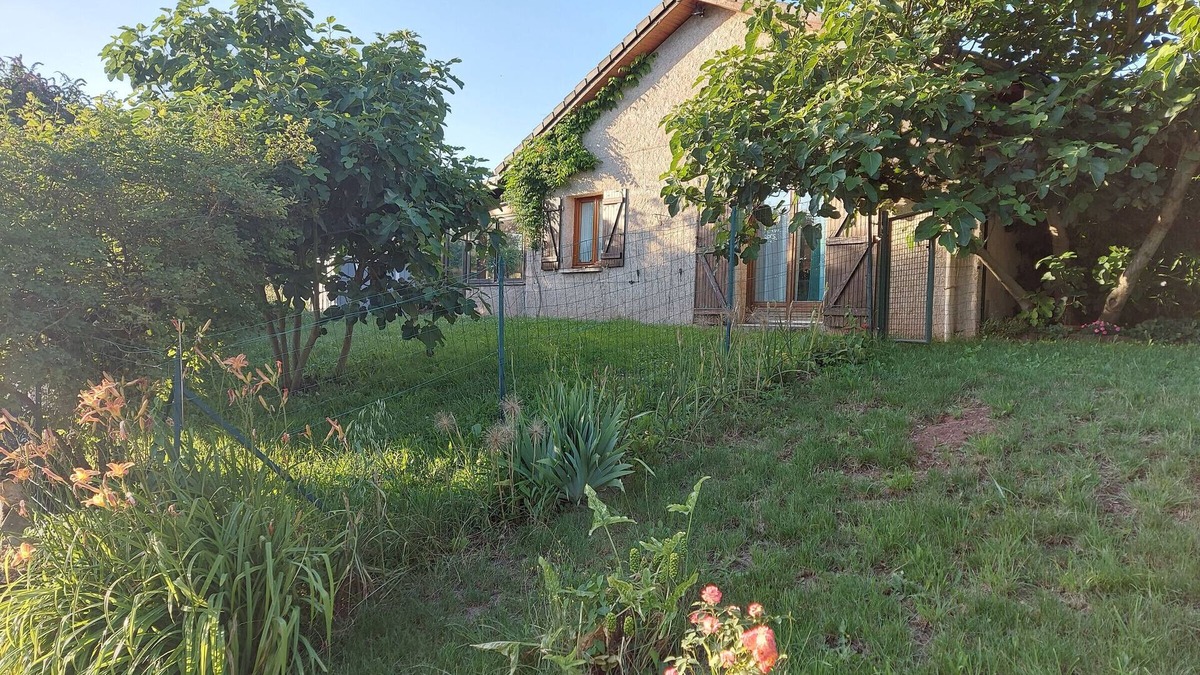 Velle-sur-Moselle Cottage | Quiet house, 2 bedrooms, terrace, pets allowed, parking, EV charging