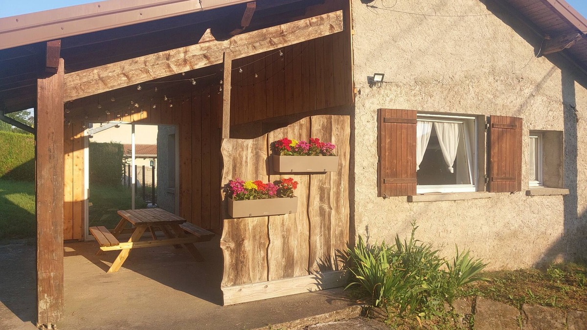 Xertigny House | Quiet house for 4 people, games area, private bowling green, table tennis.
