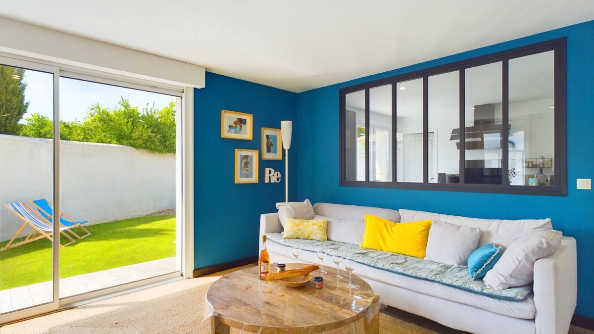 La Flotte Ski Chalet | Quiet house for 6 - 850m plage de la Clavette