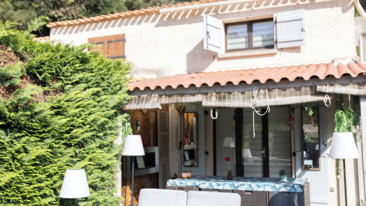 Bastide Giraud House | Quiet house in residence with swimming pool