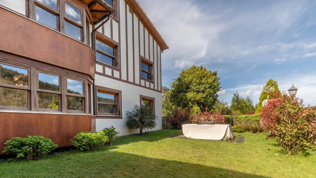 Otanes Apartment | Quiet house in Otañes, near beaches, hiking, WIFI, free parking