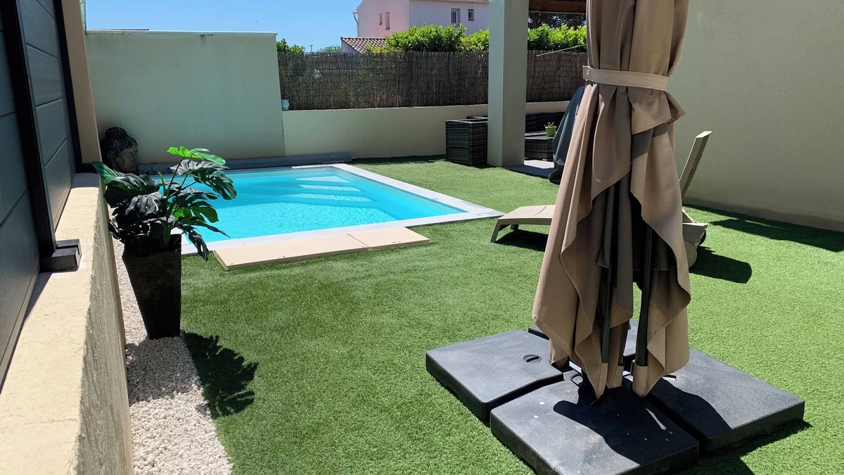 Vedene House | Quiet house within walking distance of all amenities