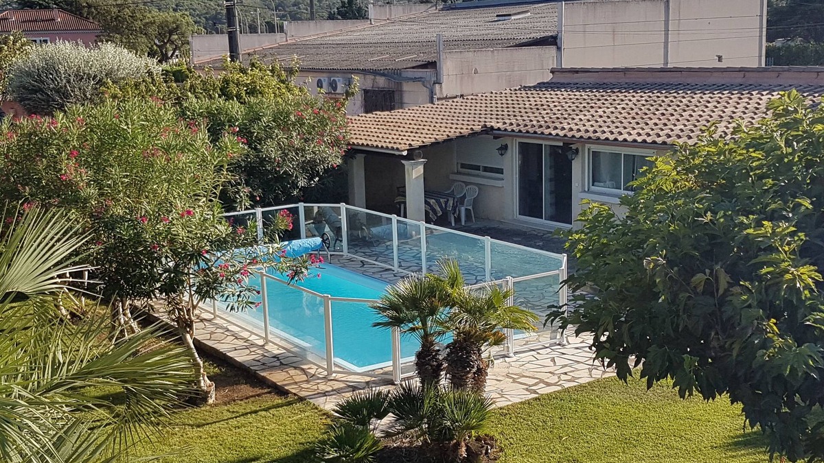 Bollene House | Quiet independent cottage for 1 or 2 people