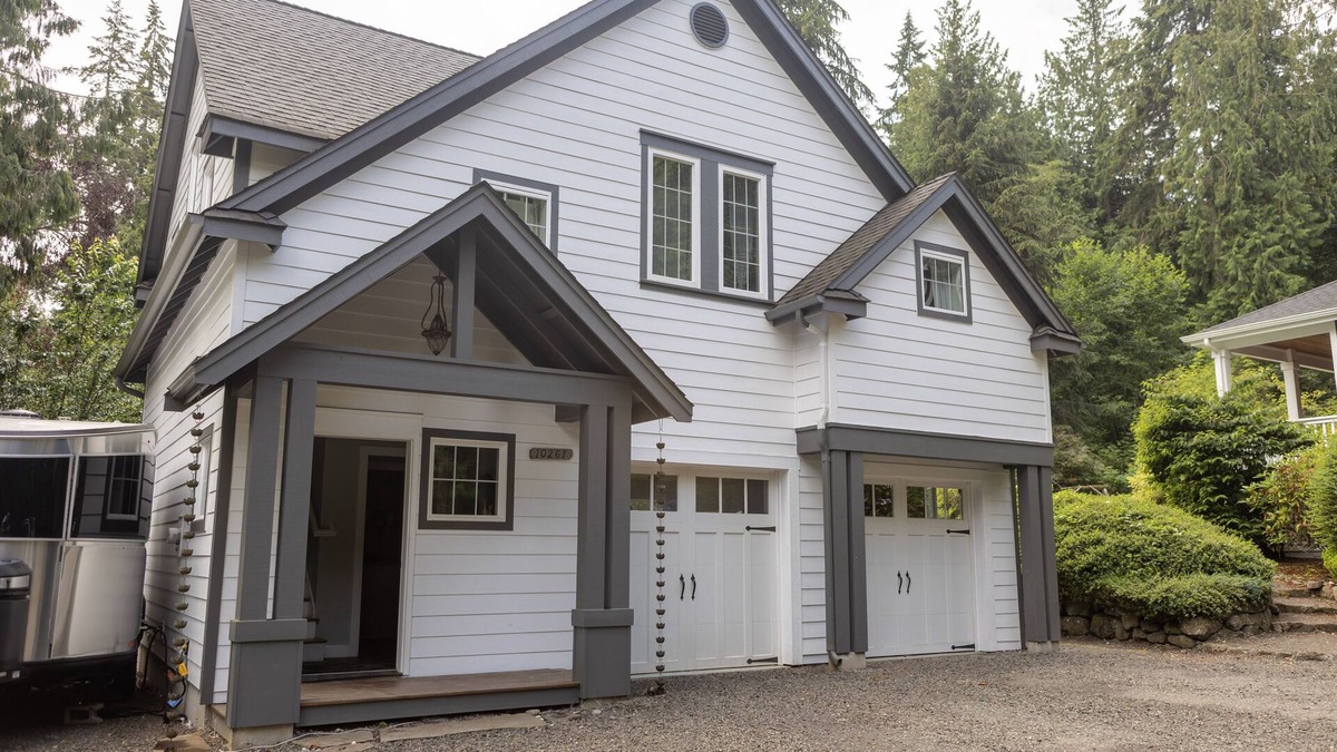 Rollingbay Cottage | Quiet island retreat - 1/4 mile from Fay Bainbridge Park