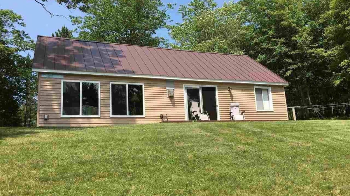 Munising Cabin | Quiet lakefront cabin with private beach 15 min to Munising & Pictured Rocks!