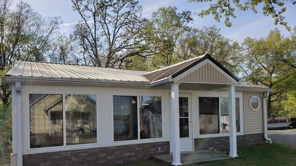 New Concord House | Quiet Lakehouse with an Amazing all Season Sunroom!