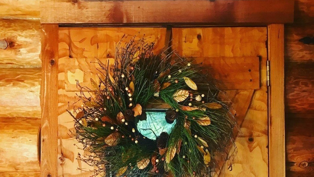 Bigfork Cabin | Quiet Lakeside log cabin with teaching/studio space available for retreats.