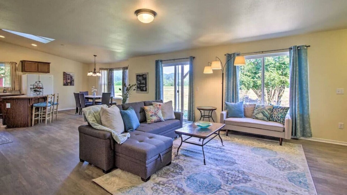 Saginaw House | Quiet large home all to yourself