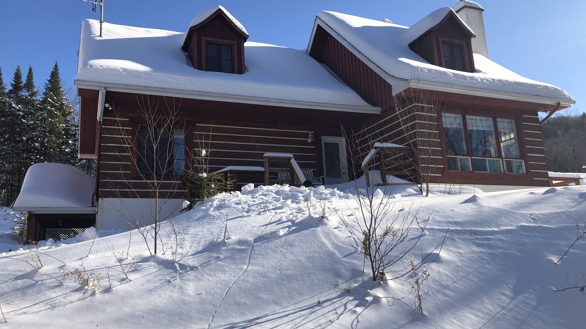 Lac Superieur Village Cottage | Quiet Laurentian Getaway, Close to the Excitement