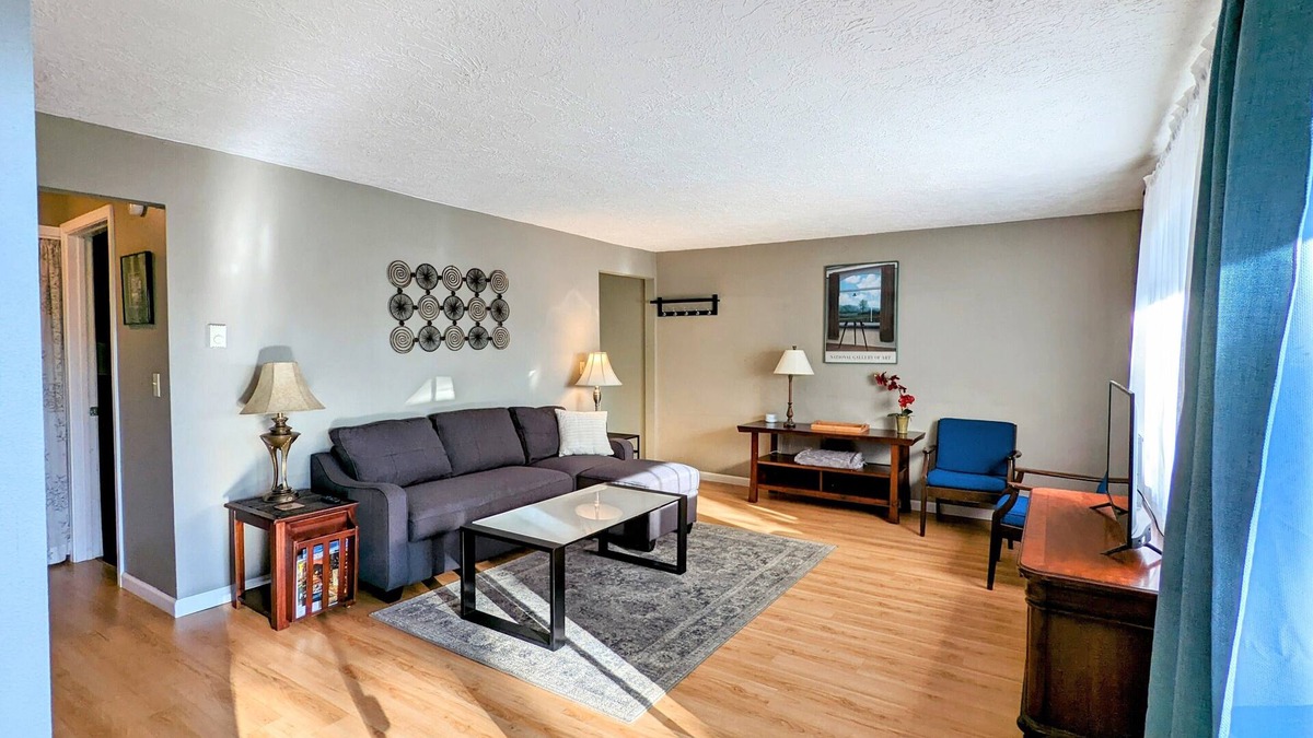 Corbett - Terwilliger - Lair Hill Apartment | Quiet, light filled apartment with tree views