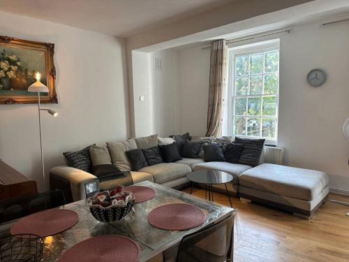 St. Johns Wood Apartment | Quiet location in central London, close to Paddington, Regent Park, Lord's Cricket, late check-in