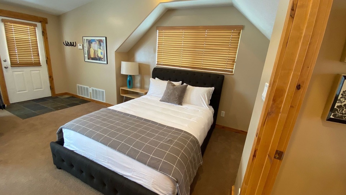 Midway Apartment | Quiet location in "Swiss community" near Park City