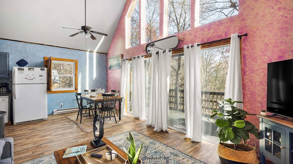 Basye Ski Chalet | Quiet Loft Chalet near Bryce w/Hot Tub & Fire Pit