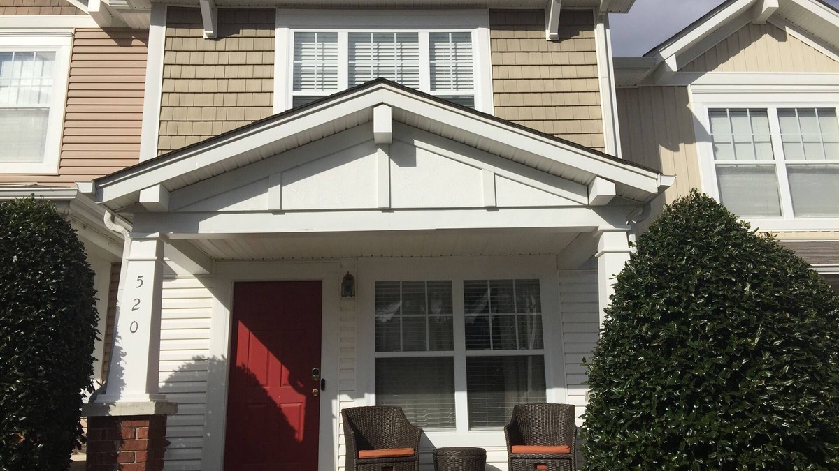 Nashboro Village House | Quiet/Luxury Townhouse on Golf Course!