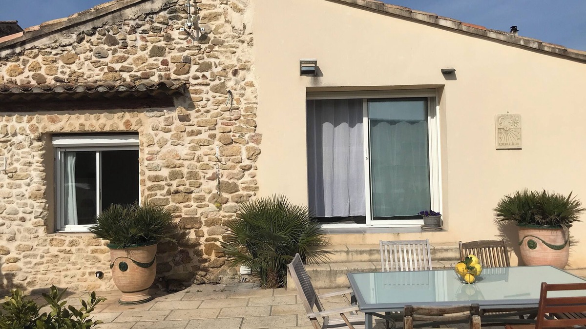 Sarrians House | Quiet Mazet nestled in a private cul-de-sac south-facing terrace air-conditioned living room