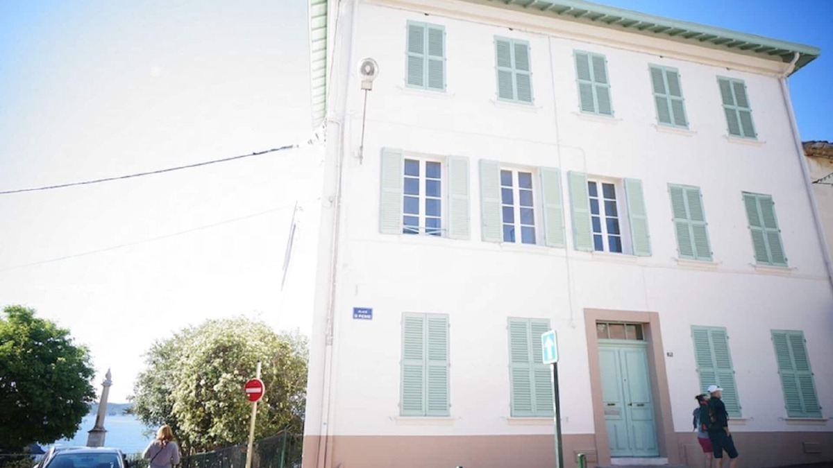 Giens Apartment | Quiet Mediterranean apartment in the heart of the charming village of Giens