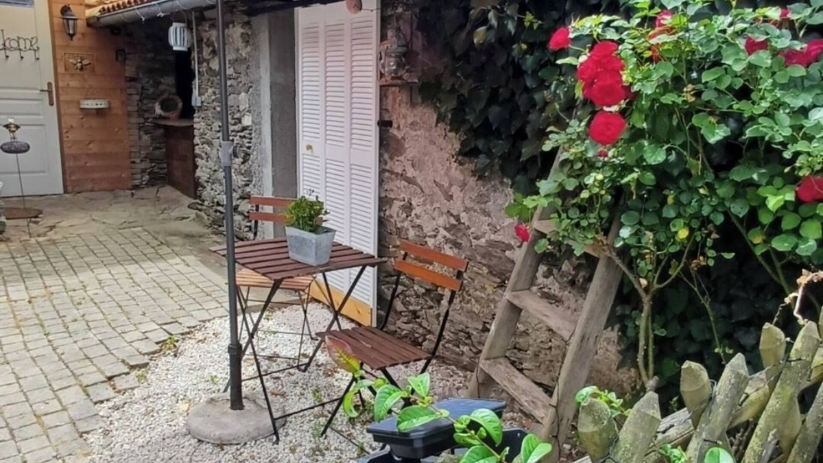 Chanzeaux House | Quiet Mellona gite in the Hyrôme valley at the foot of the Anjou vineyards