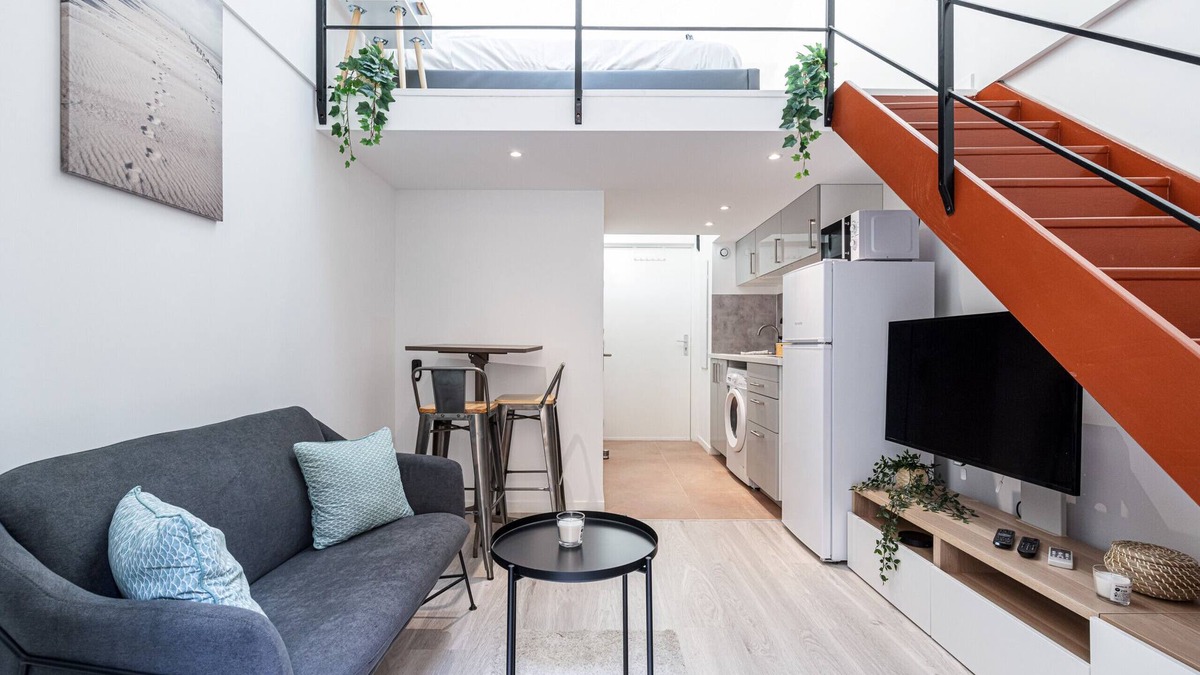 Carabacel Apartment | Quiet mezzanine flat - City centre
