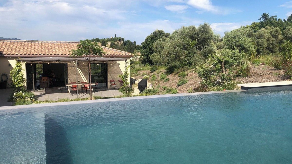 Alleins House | Quiet modern house, infinity pool, near Luberon, Avignon and Aix