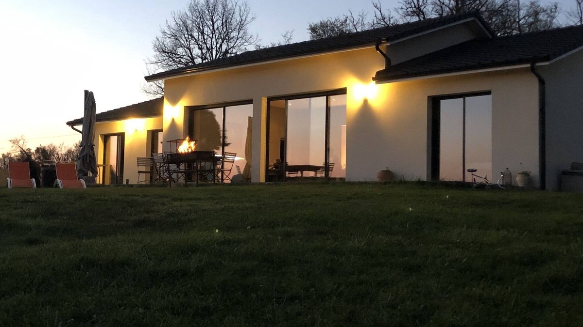 Champcevinel Villa | Quiet modern villa with breathtaking views just minutes from Périgueux