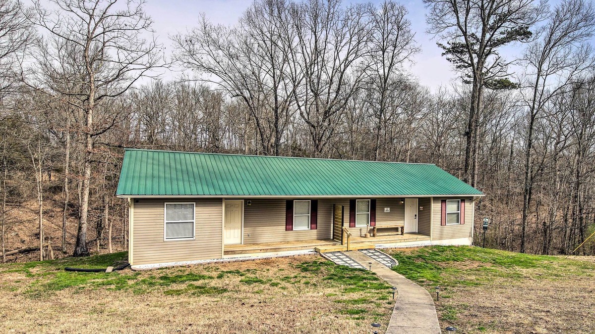 Morristown House | Quiet Morristown Hideaway w/ Deck & Fire Pit!