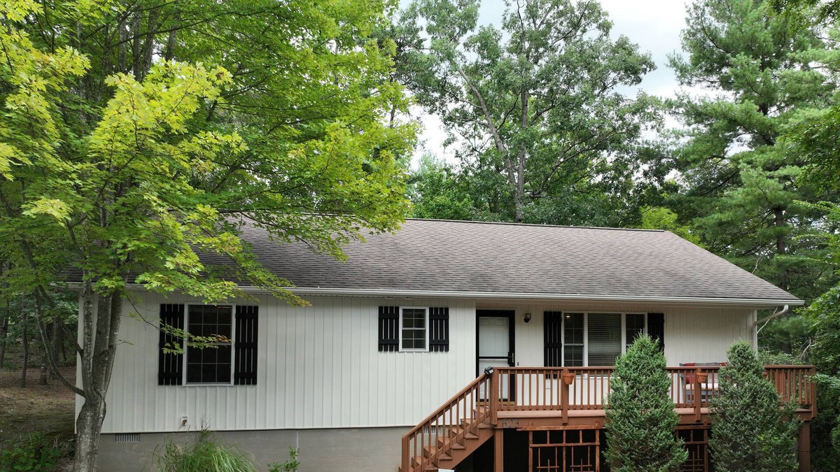 Mount Jackson Cabin | Quiet Mountain Getaway | Woodland views & hot tub | Bryce Resort