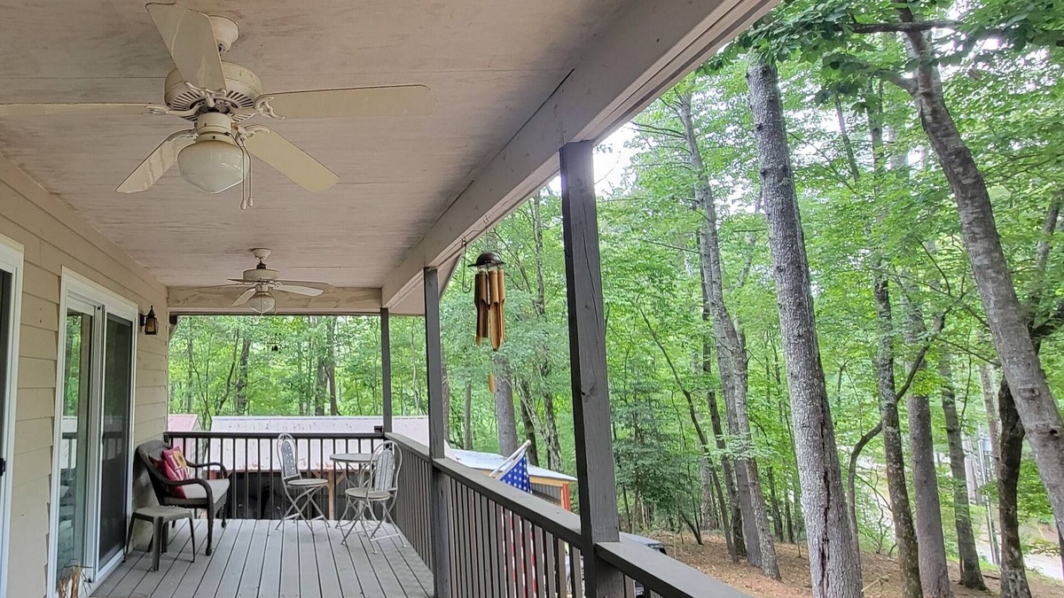 Mountain Rest House | Quiet Mountain lake cabin, surrounded by trees with lake access, close to river!