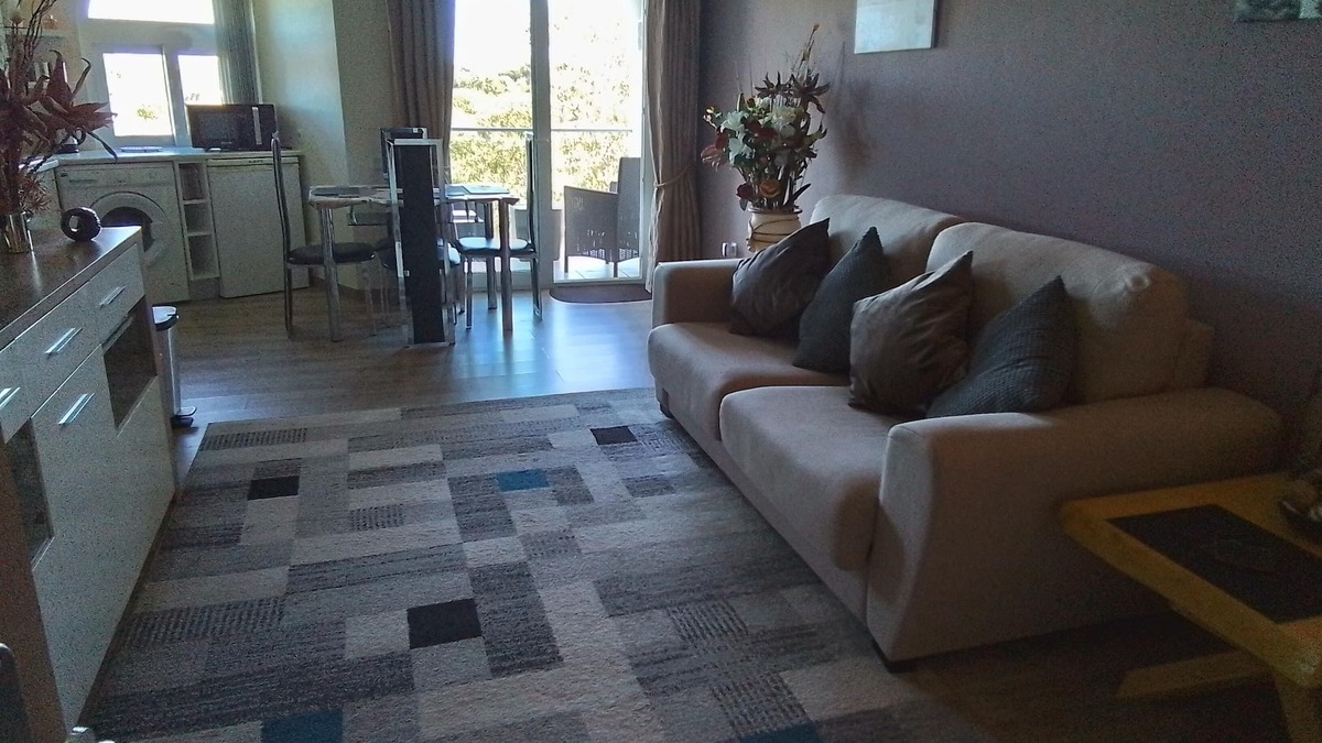 Montes de Alvor Apartment | Quiet Mountain Views but near to all local amenities of shops and restaurants