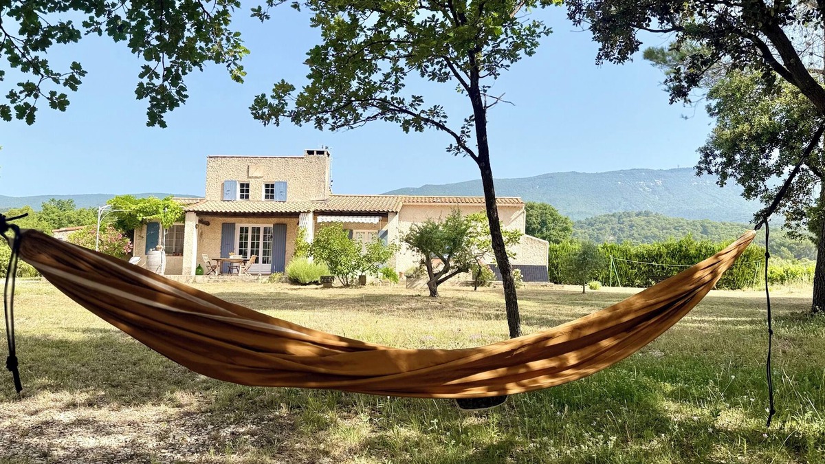 Cucuron House | Quiet, natural home